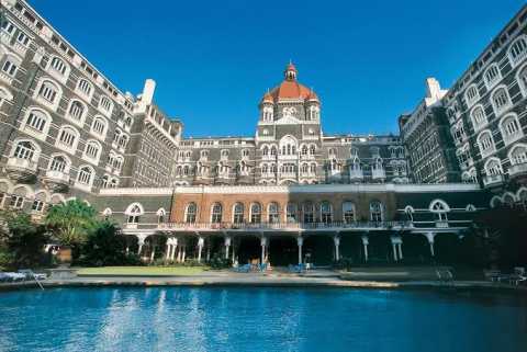 जानिए ताज होटल मुंबई में एक वेटर को कितना वेतन दिया जाता है ?