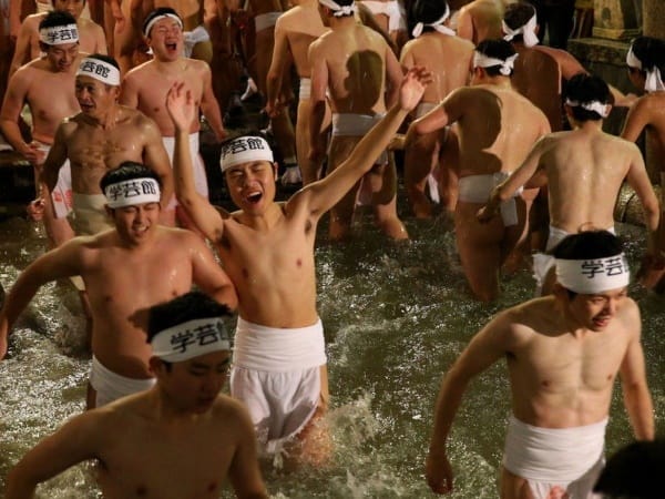 In this festival of Japan, men roam naked, know the reason behind it.
