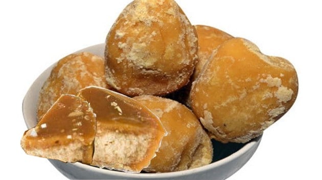 Eat jaggery and drink hot water before you know it in bed, then watch it amazing.