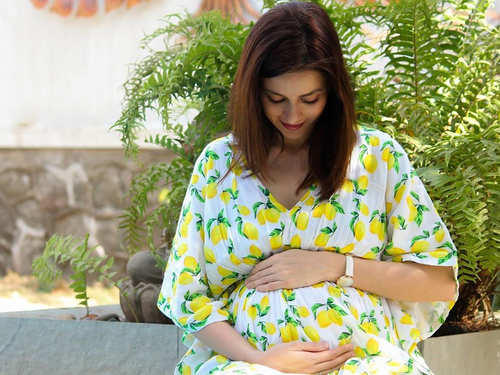Ekta Kaul showed her baby bump after announcing pregnancy