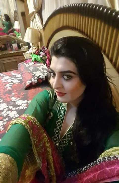The whole world is going crazy behind this beautiful woman shemale of Pakistan