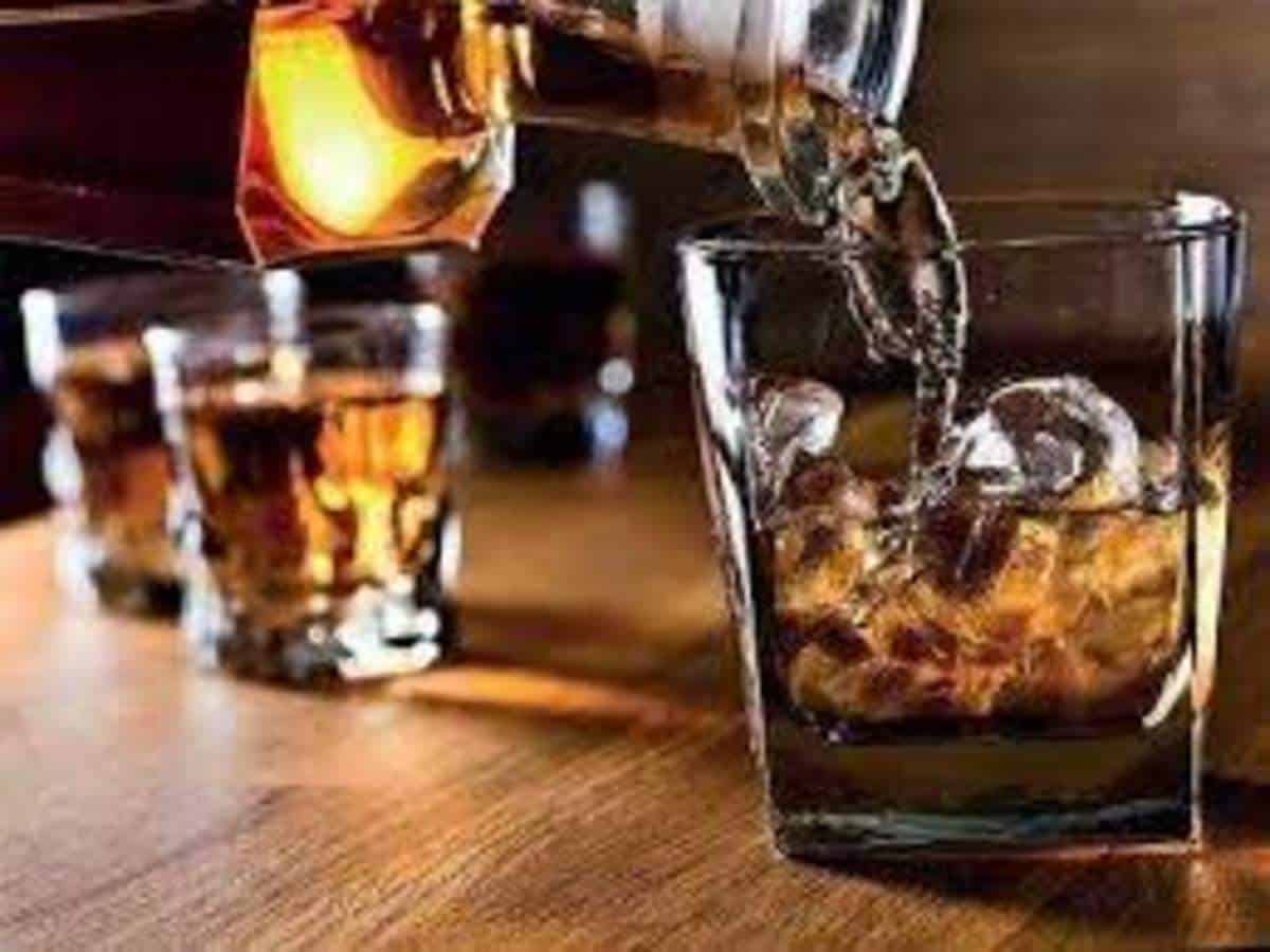 Liquor shops unlocked in UP, now liquor will be sold from 10 am to 9 pm