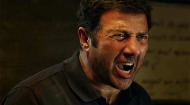 Do you know that Sunny Deol caught Anil Kapoor's throat in anger