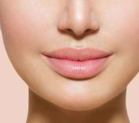 पांच तरीकों से अपने होंठ को बनाएं गुलाबी