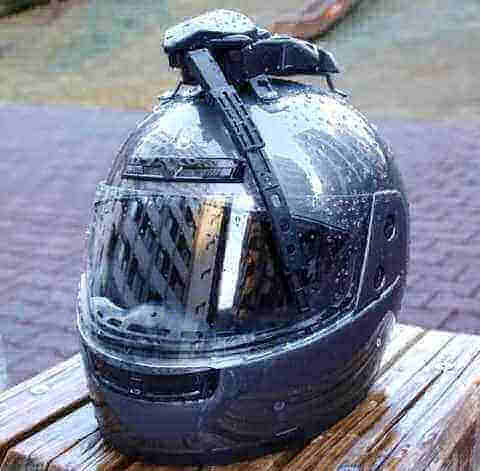 बारिश के मौसम में आपकी राइडिंग को आसान बनाएंगे यह वाइपर वाले हेलमेट
