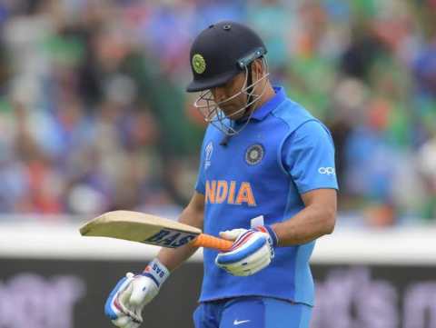 प्रथम 20–20 विश्वकप में भारत की कप्तानी सहवाग, युवराज या इरफ़ान के बजाय धोनी को क्यों सौपी गयी? जानिए
