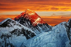 हर दिन रंग बदलता है यह पहाड़ जिसे देखने आते हैं दूर-दूर से लोग जाने इस पहाड़ के बारे में