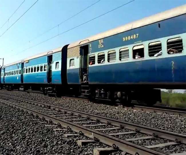 भारत का दूसरा सबसे लम्बा रेलवे प्लेटफार्म कौन से स्टेशन का है?