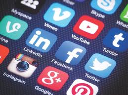पाकिस्तान में ट्विटर, फेसबुक,यूट्यूब, वॉट्सऐप, टिकटॉक और टेलिग्राम जैसे सोशल मीडिया प्लैटफॉर्म को बैन