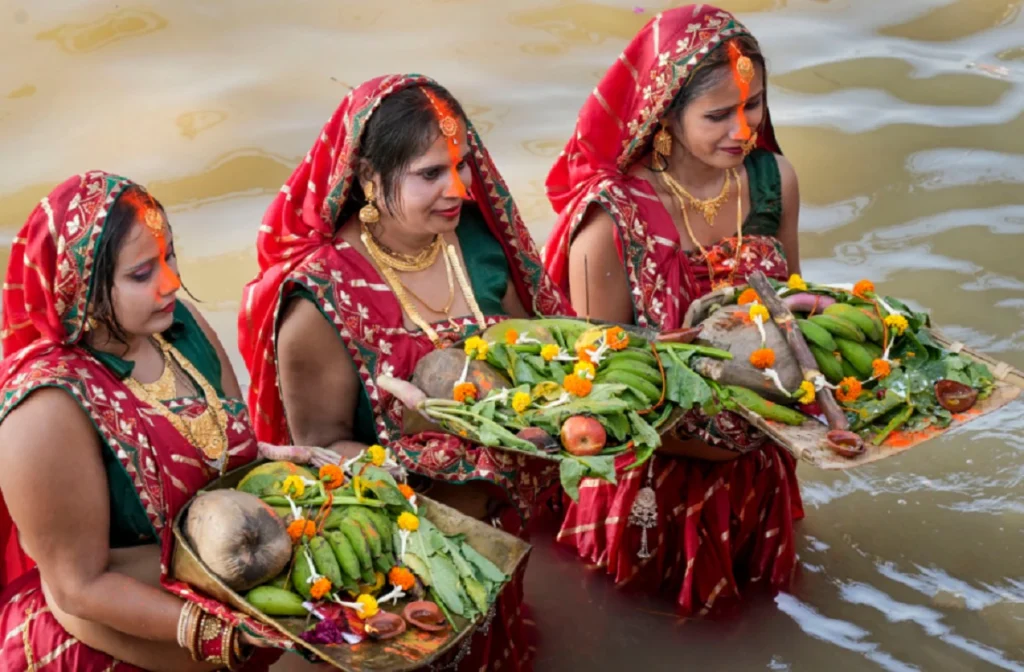 chhath_5_pti_0-1-1024x672 जानिए छठ पूजा Chhath Puja में महिलाएं क्यों भरती हैं नाक के ऊपर से मांग